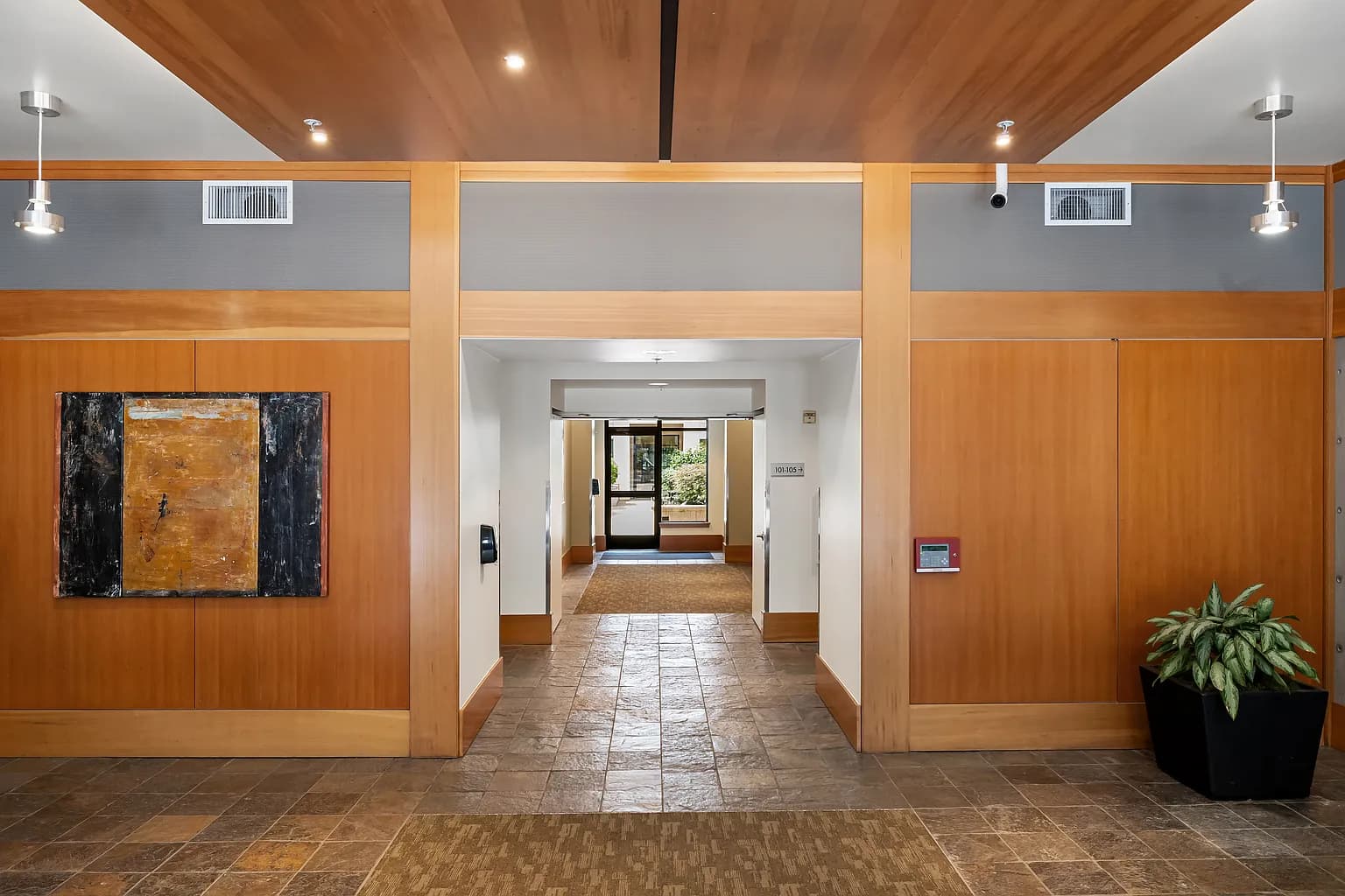 821 NW 11th Ave APT 105 - Thumbnail 3