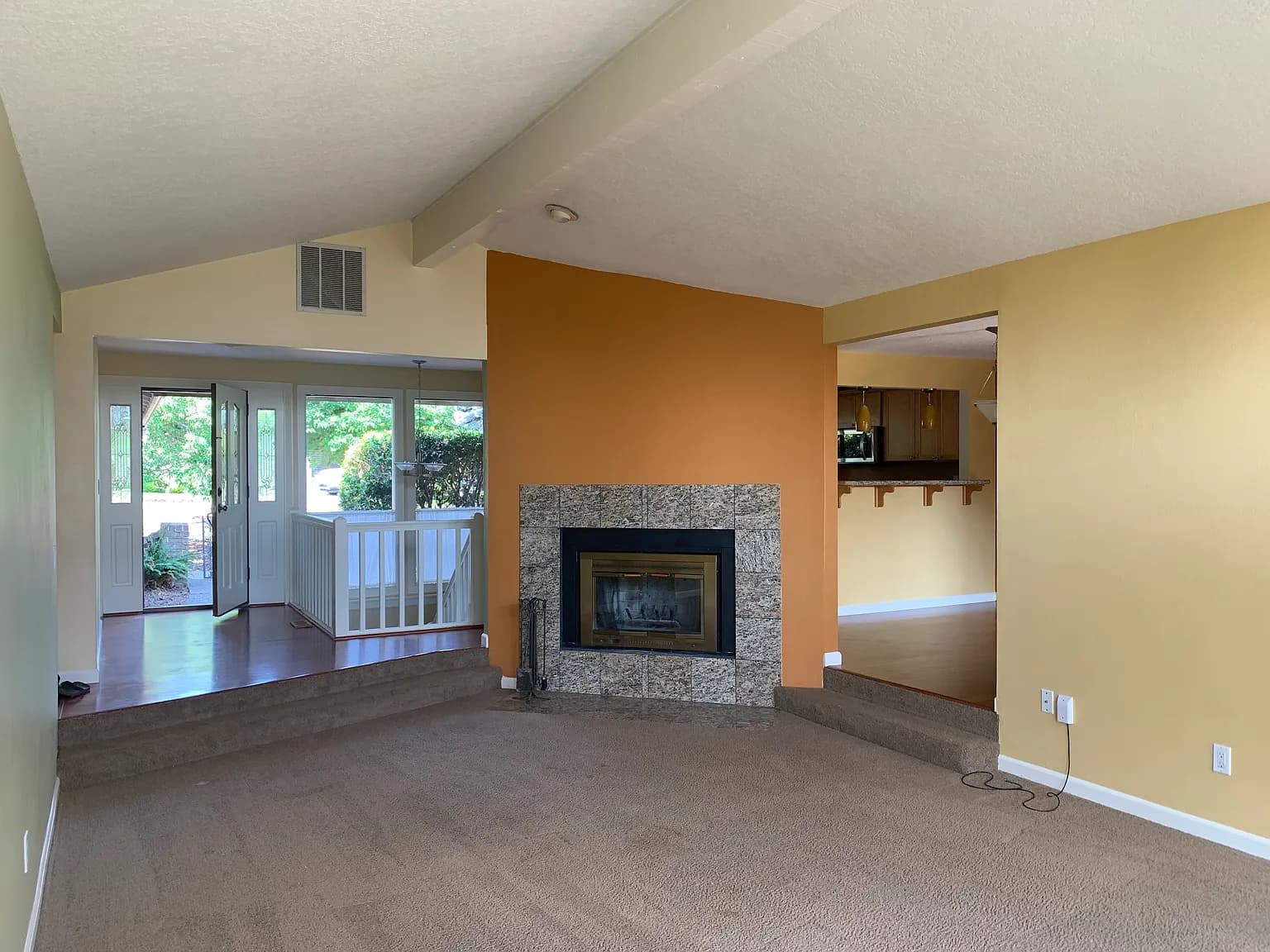 19142 Suncrest Dr - Thumbnail 2