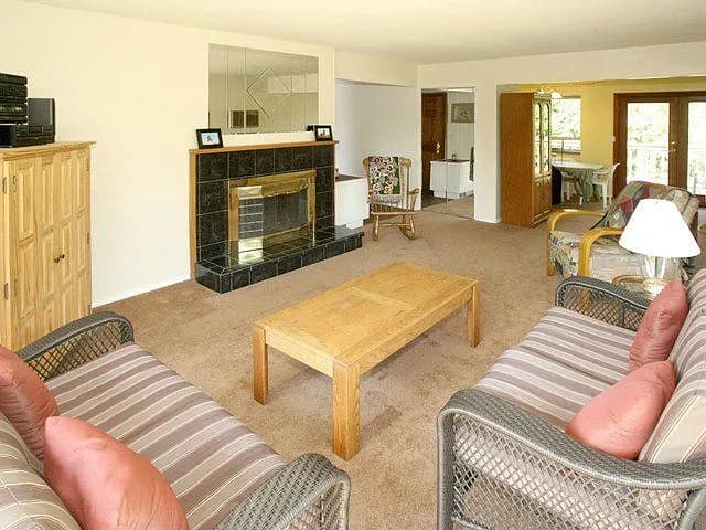 12125 SW Summer St - Thumbnail 4