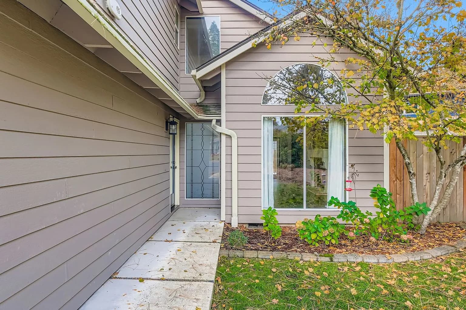 1687 SW 178th Ave - Thumbnail 2