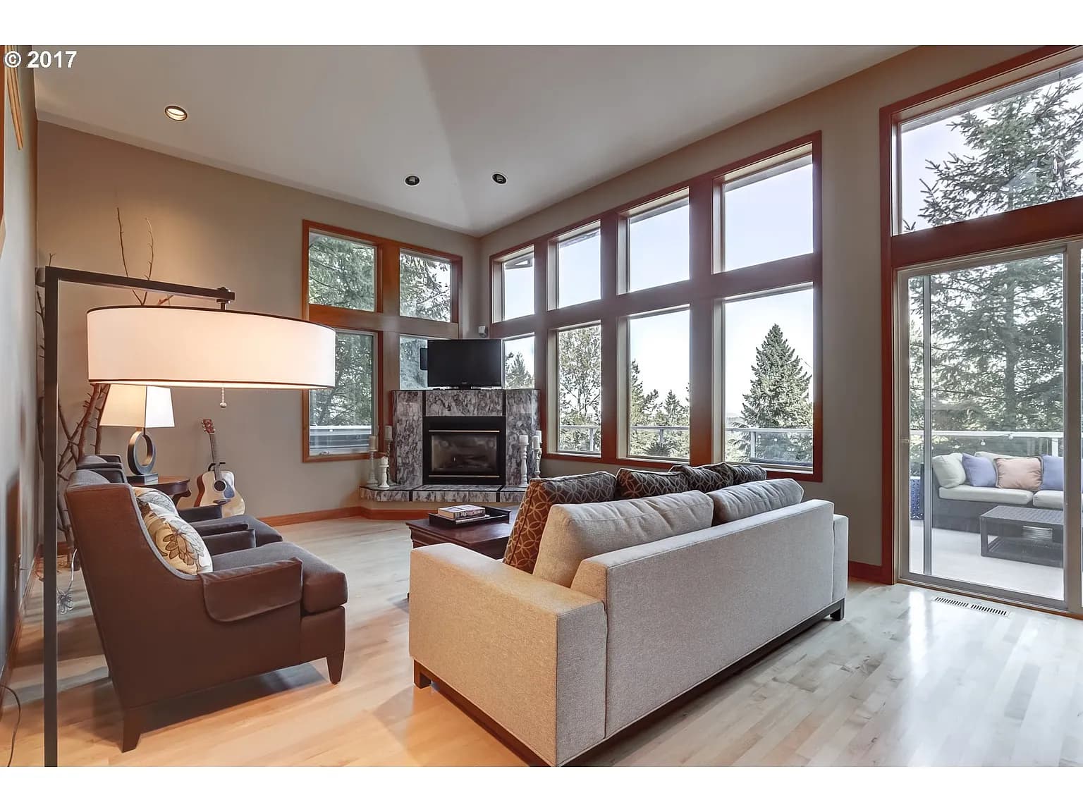 18400 Hillside Ct - Thumbnail 4