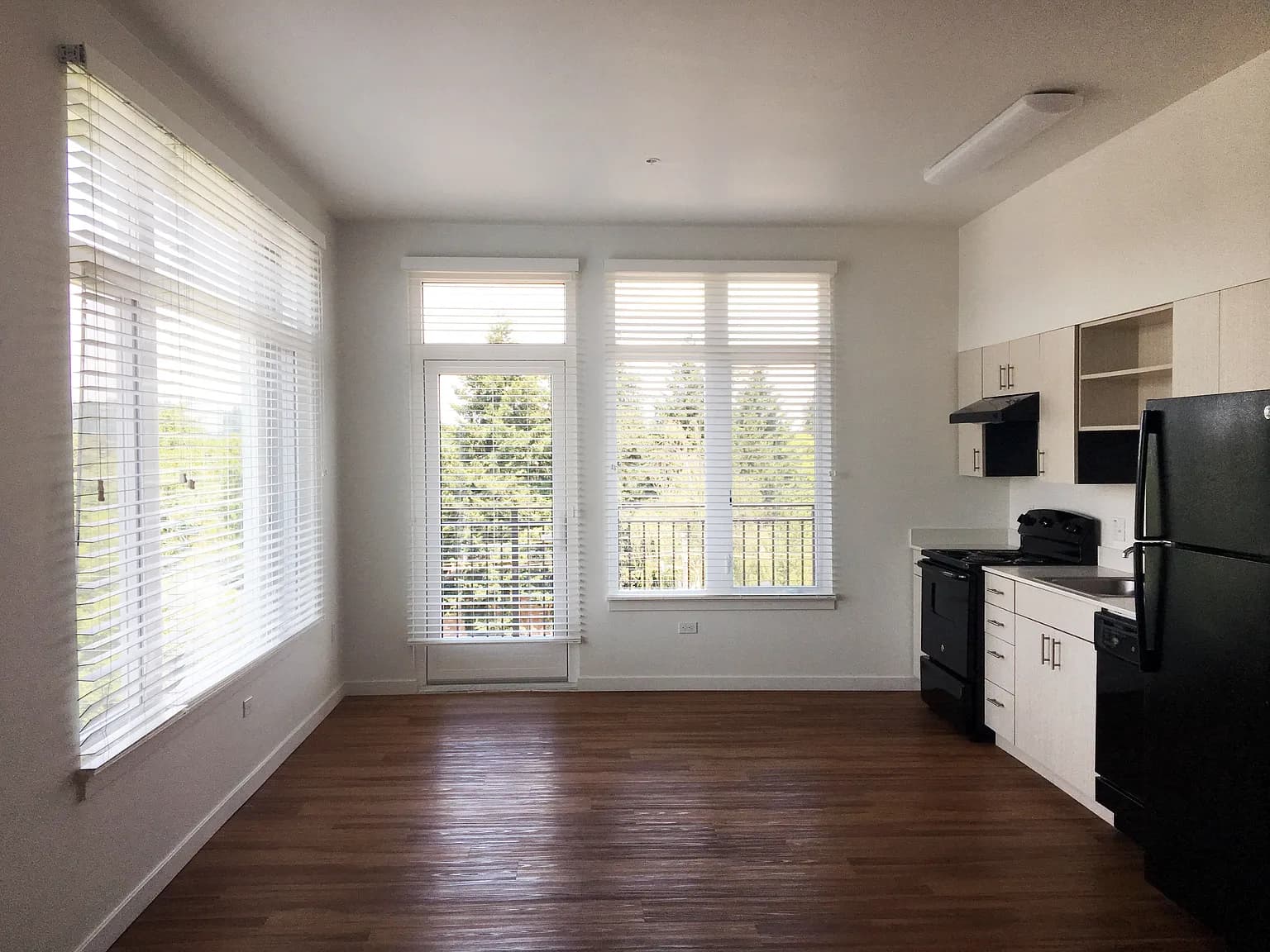 10506 E Burnside St #0B-1BA-600SQFT - Thumbnail 4