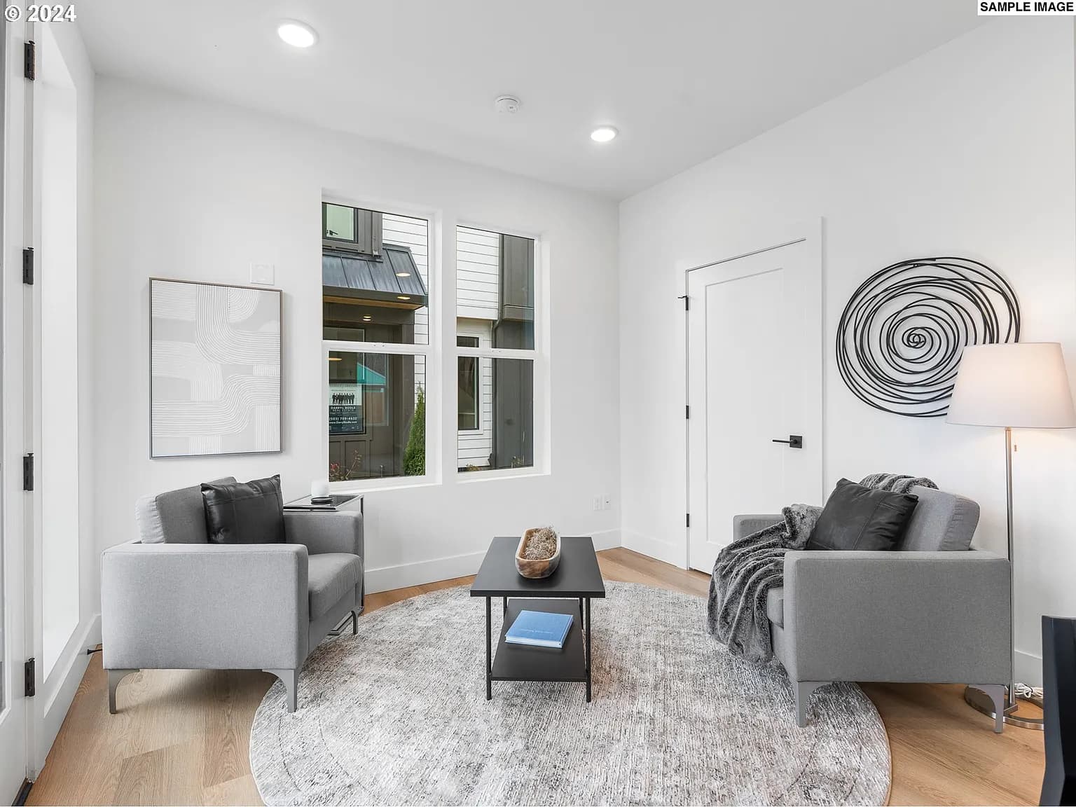 6199 N Amherst St - Thumbnail 2