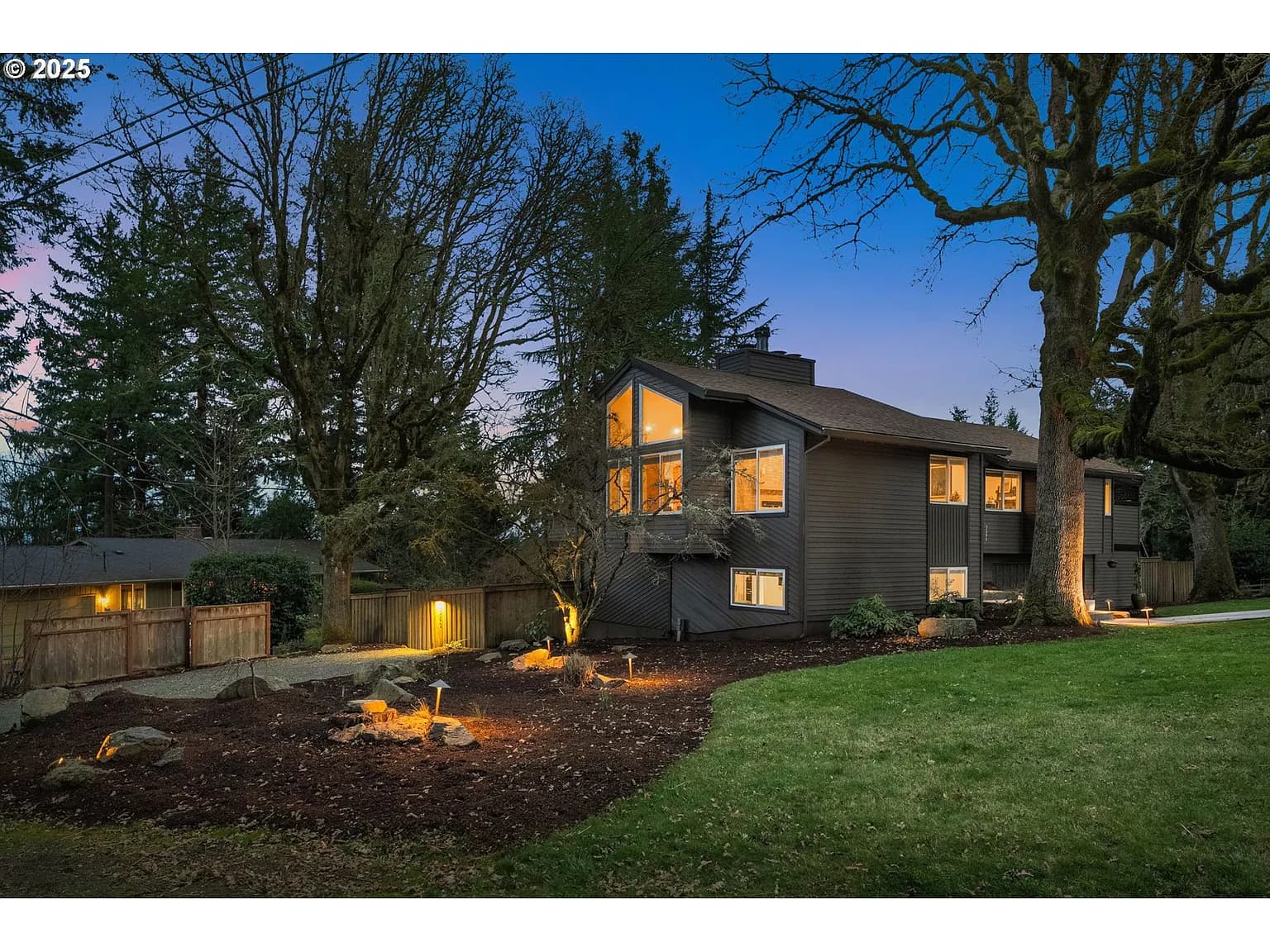 2380 Valley View Dr - Thumbnail 3