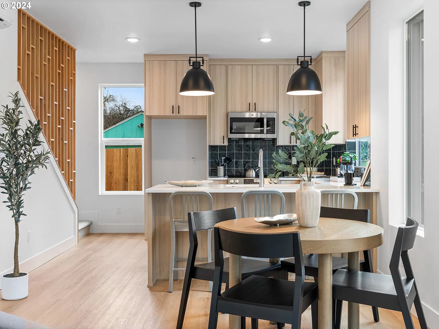 6189 N Amherst St - Thumbnail 6