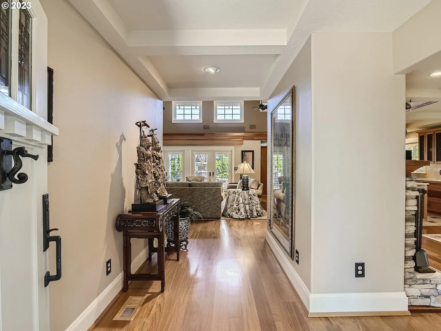 655 Marylhurst Dr - Thumbnail 2