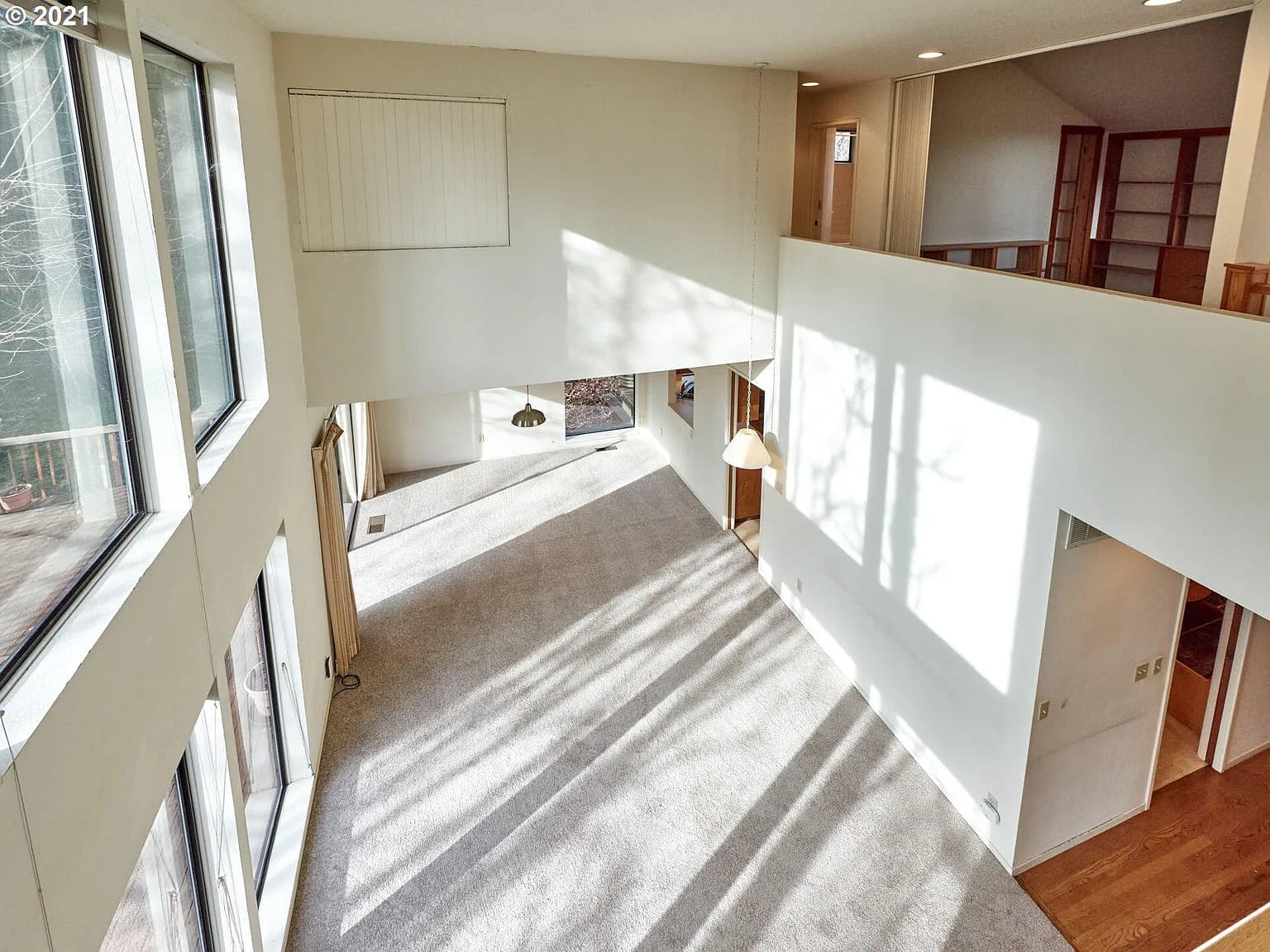 2408 Woodhaven Ct - Thumbnail 3