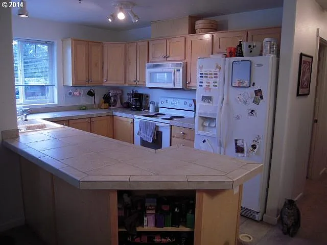 1819 NE 101st Ave #202 - Thumbnail 4