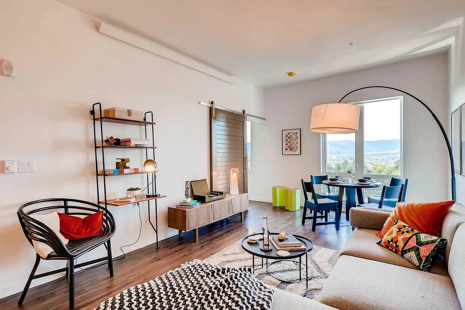 2005 N Williams Ave #60638 - Thumbnail 3