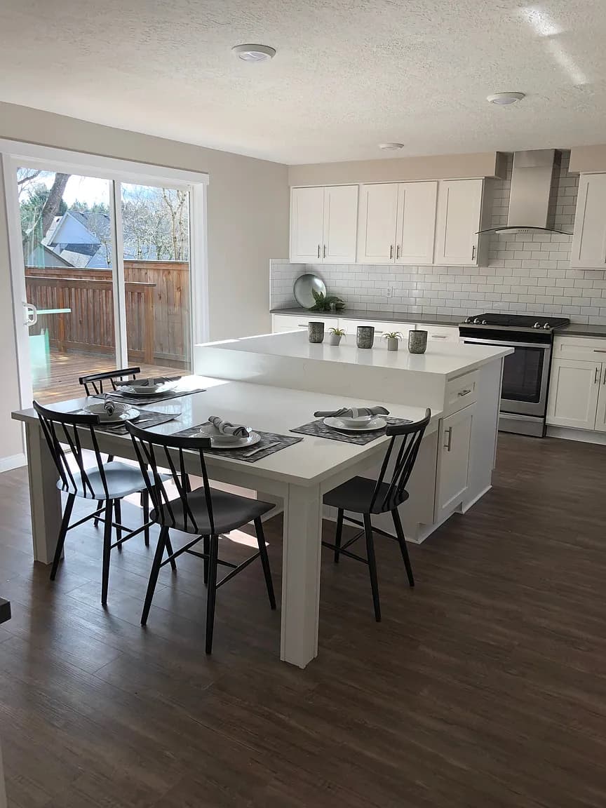 12240 SW North Dakota St - Thumbnail 2