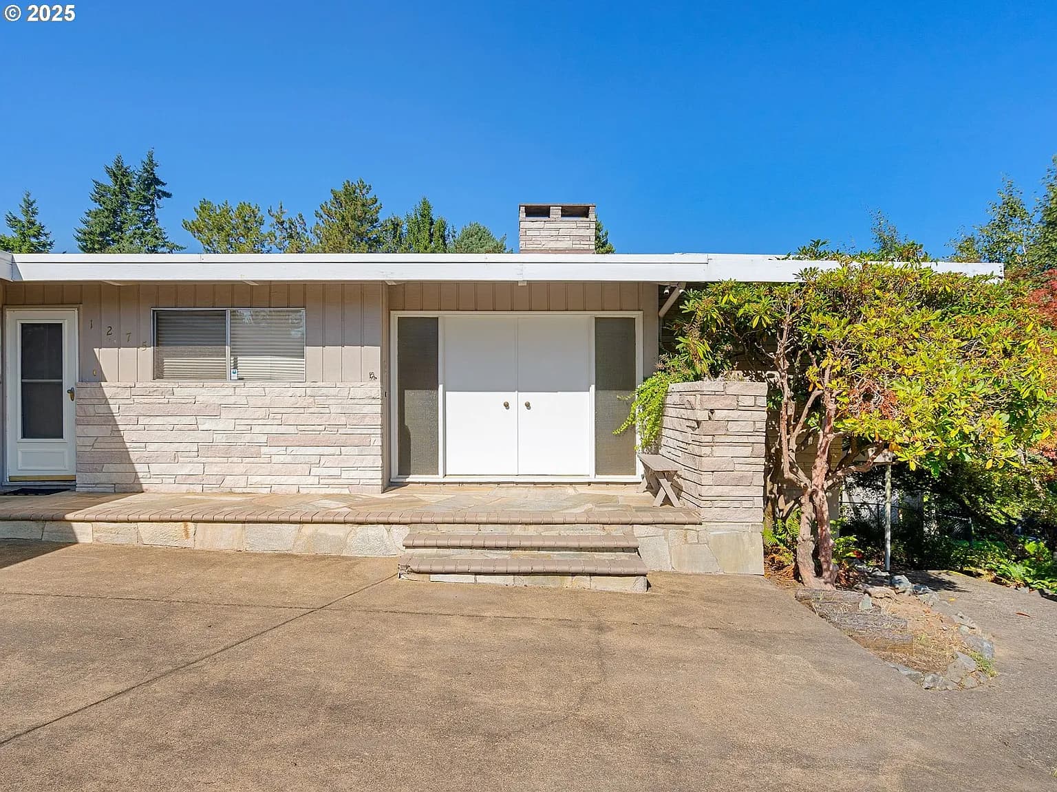 1275 Marylhurst Dr - Thumbnail 3