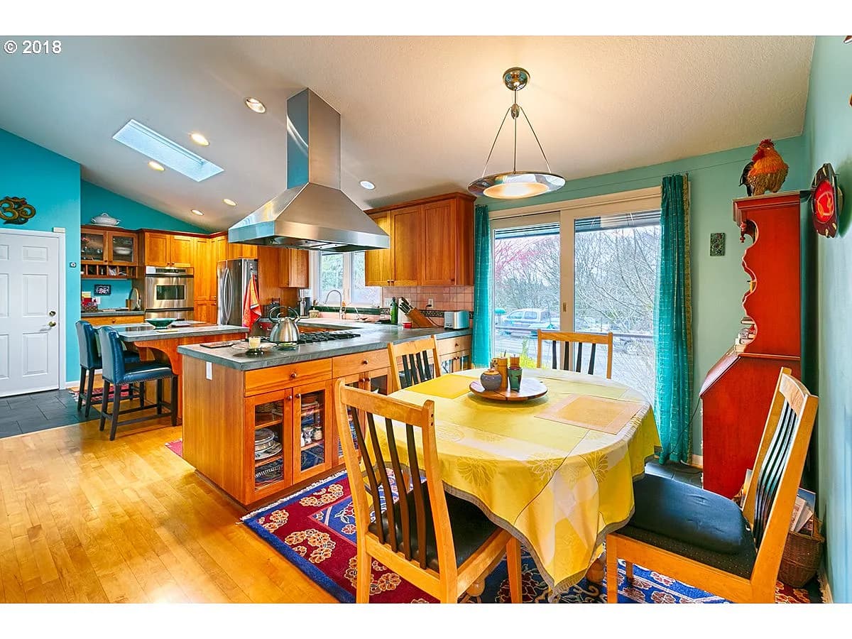 19110 Suncrest Dr - Thumbnail 3