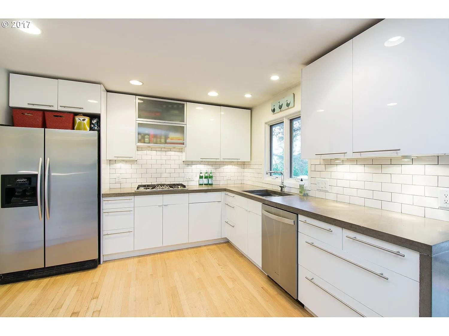 2216 Arbor Dr - Thumbnail 4