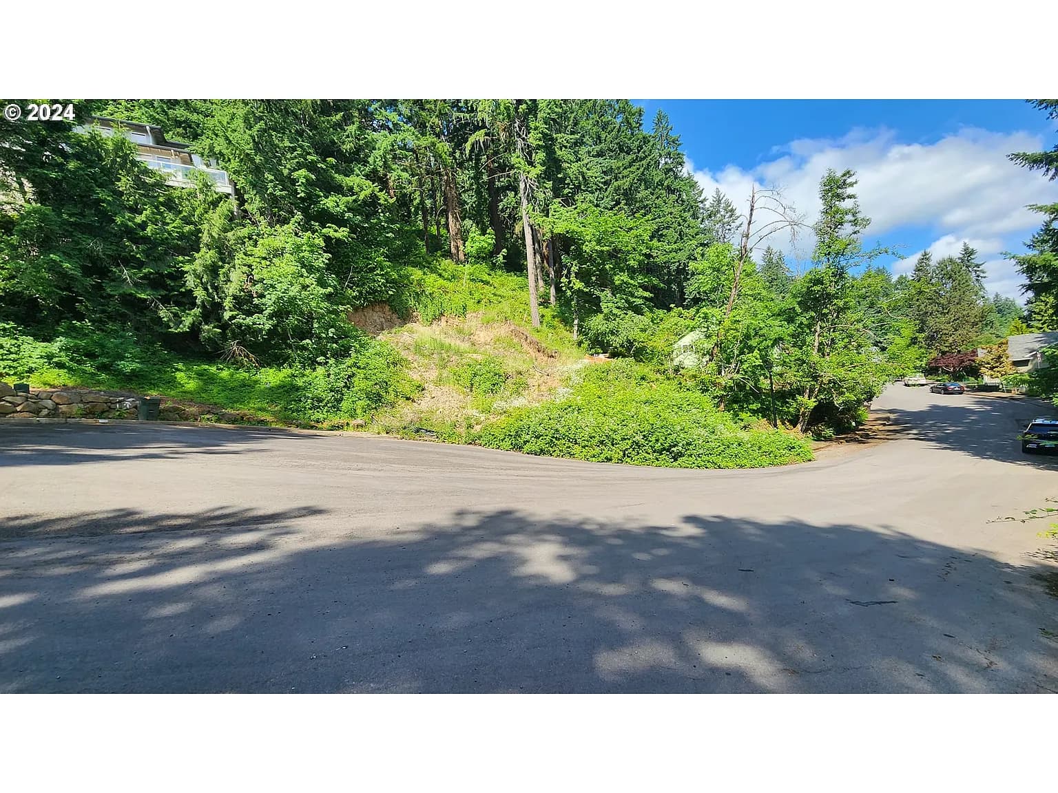 18366 Hillside Ct - Thumbnail 2