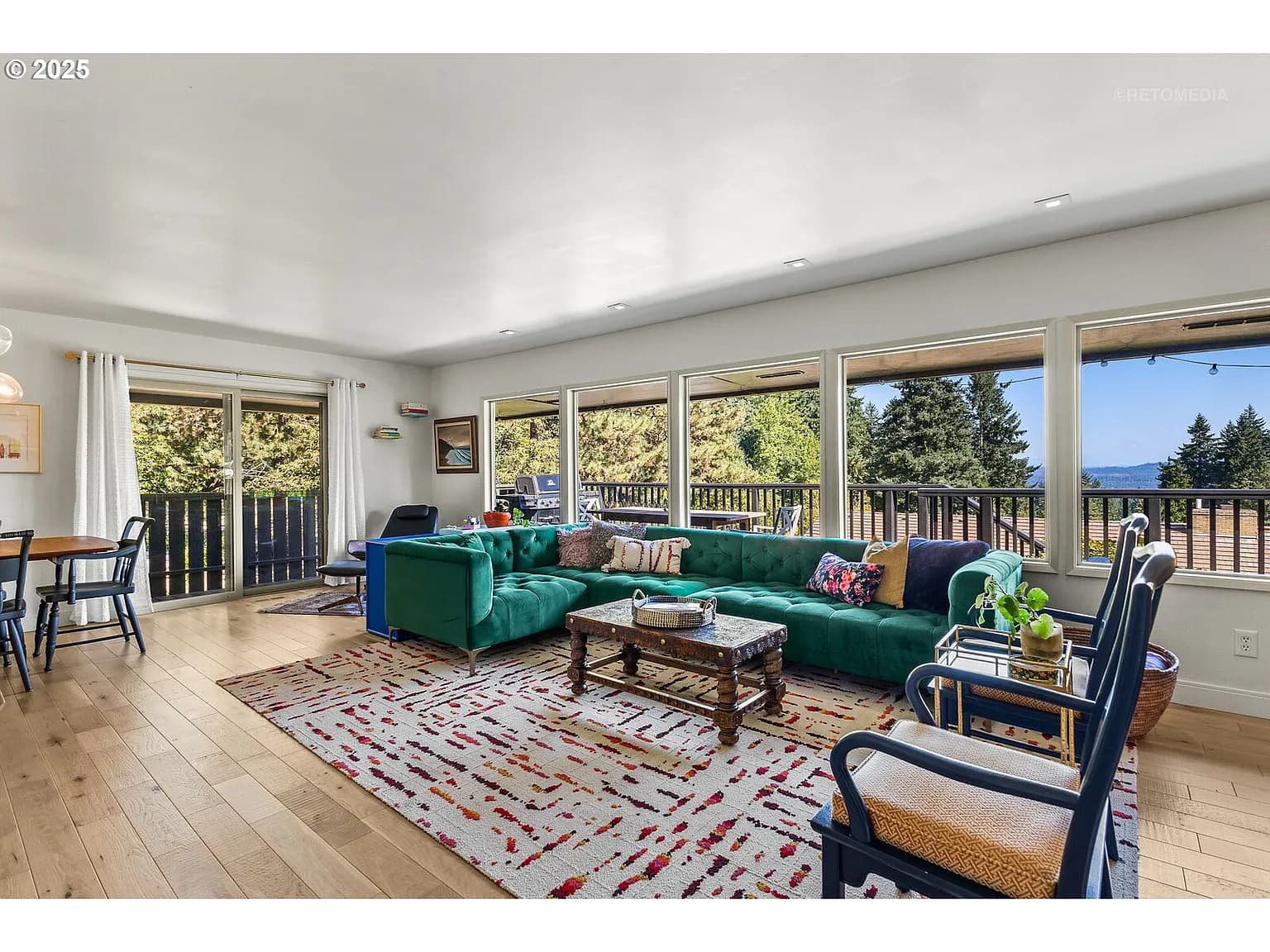 2090 Valley View Dr - Thumbnail 4