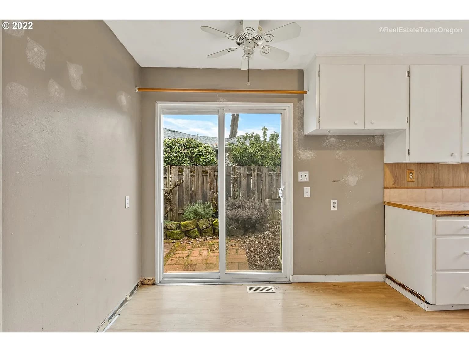 4544 SE Howe Ln - Thumbnail 5
