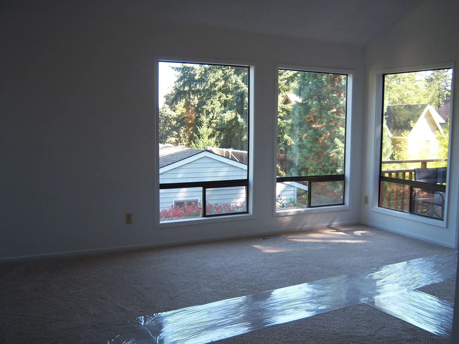 2166 Valley Ct - Thumbnail 2