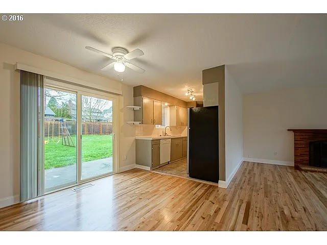 12275 SW Summer St - Thumbnail 4