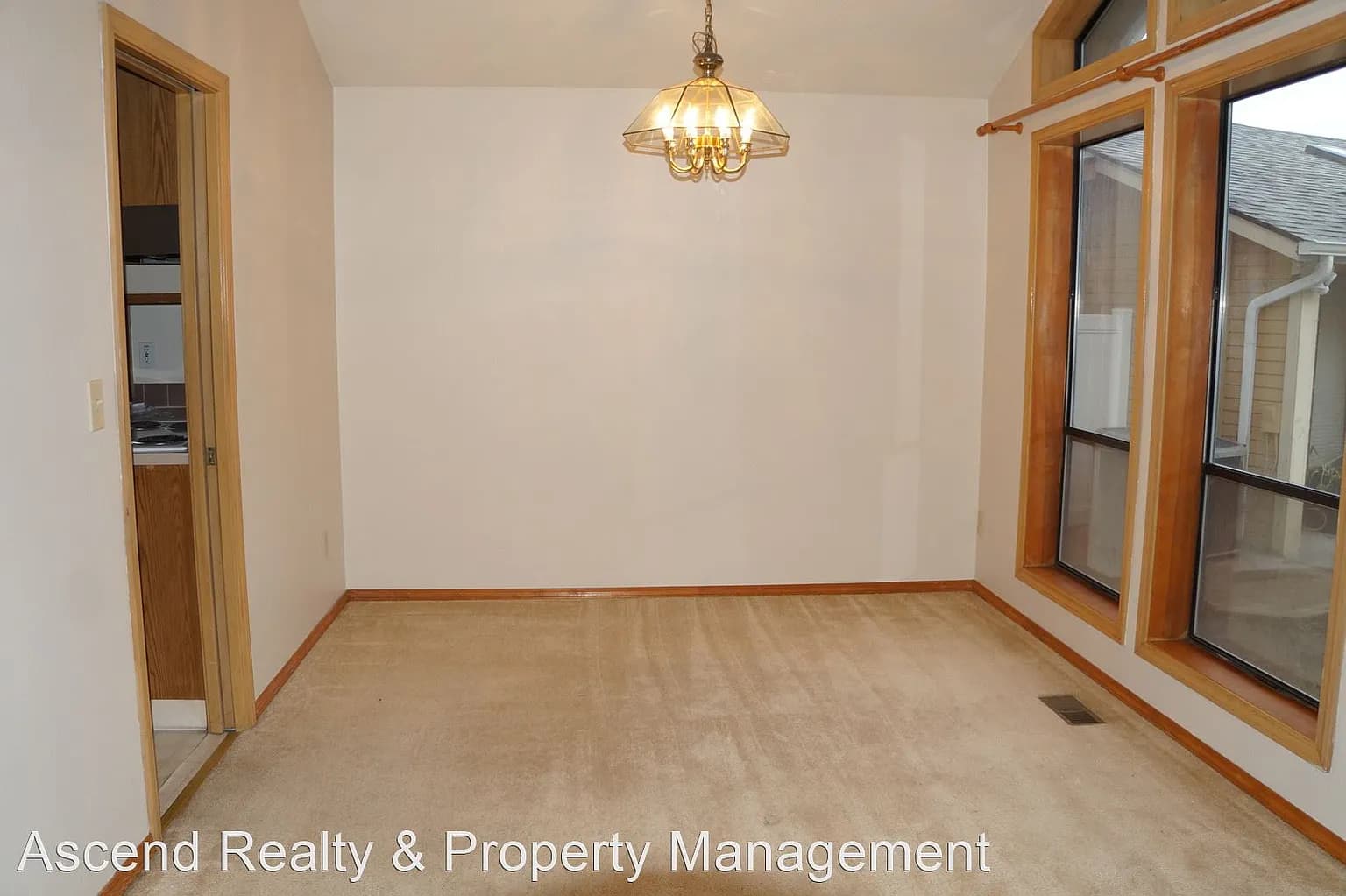 17648 Janell Ct - Thumbnail 3