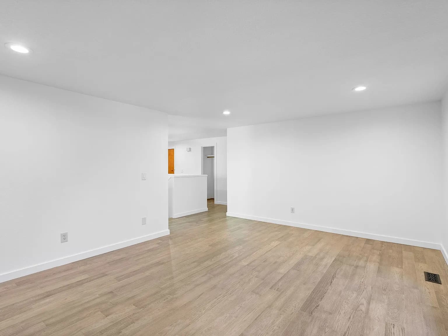 1107 Meadowview Ct - Thumbnail 5