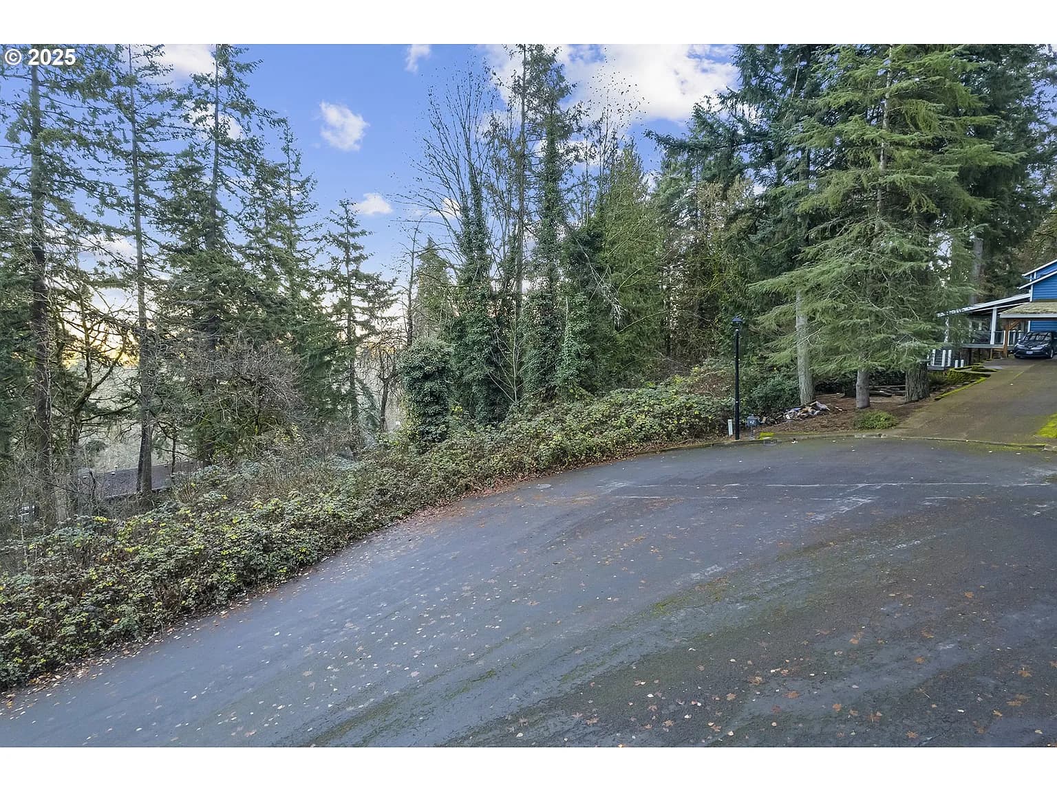 18520 Hillside Ct - Thumbnail 4