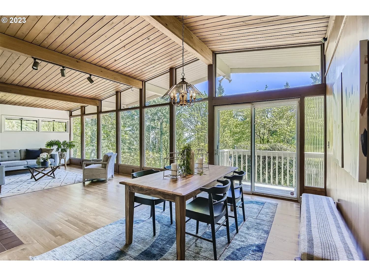 2529 Hillcrest Ct - Thumbnail 5