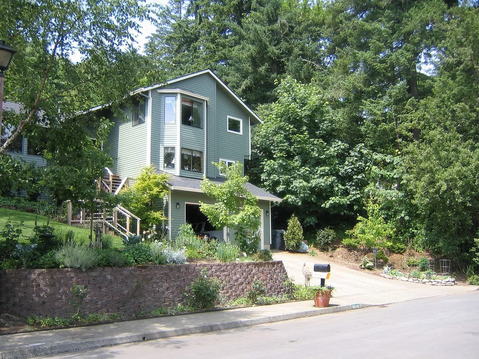 18040 Upper Midhill Dr