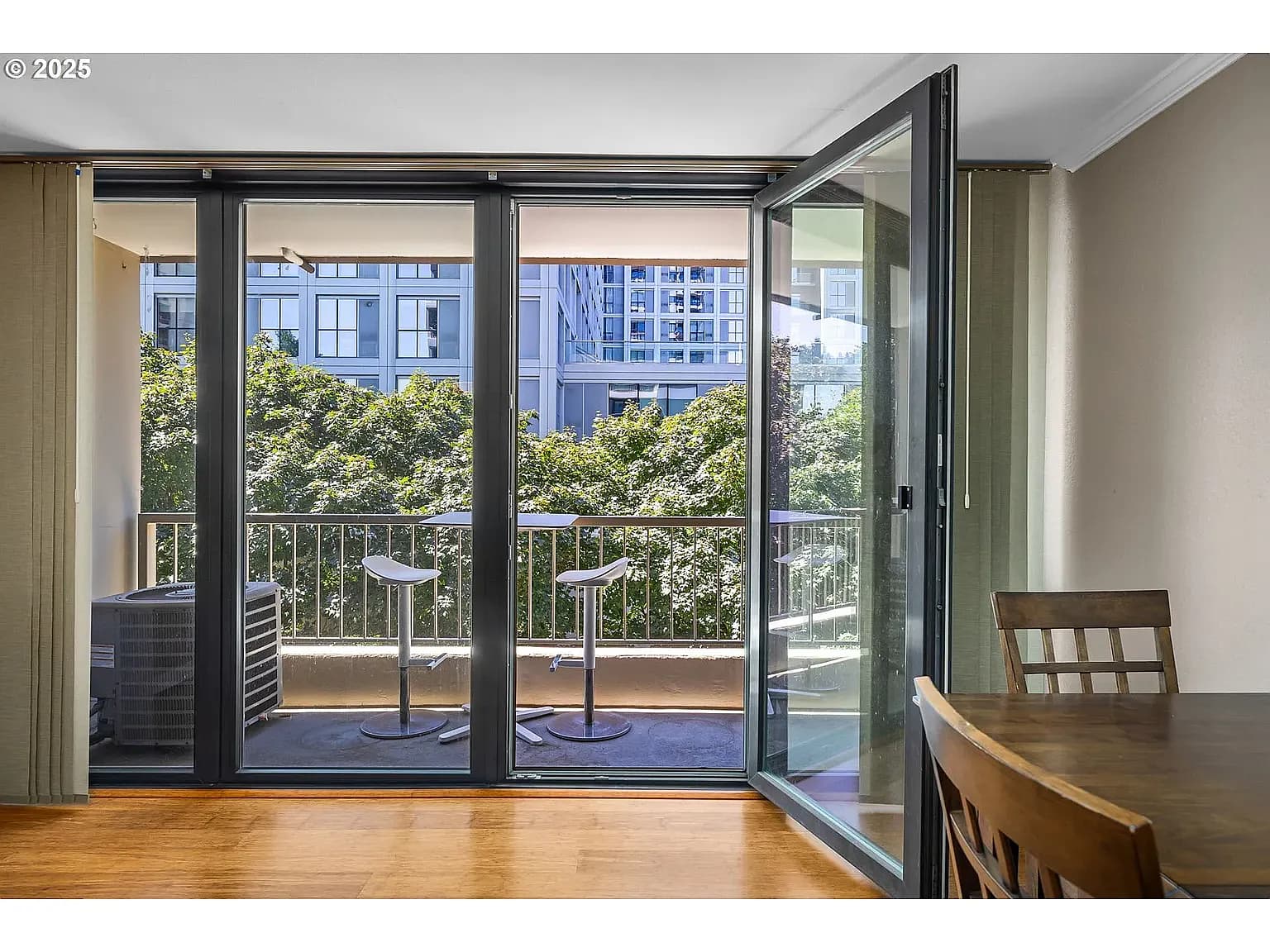 255 SW Harrison St APT 4C - Thumbnail 2