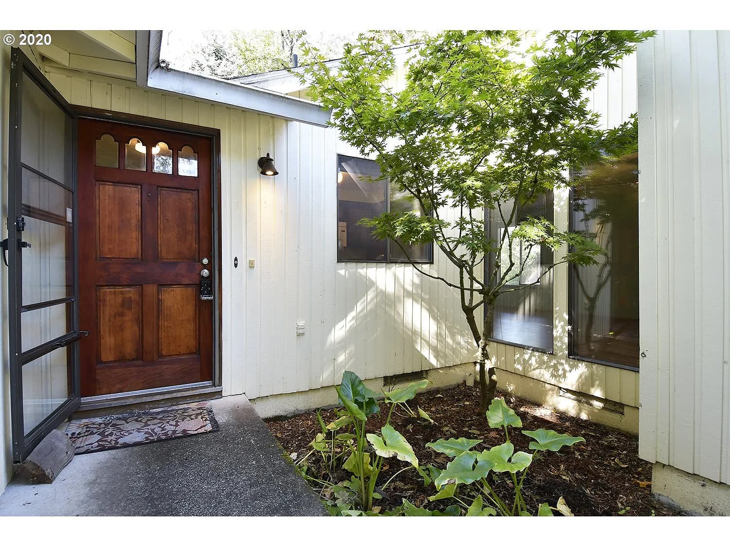 2470 Woodhill Ct - Thumbnail 3