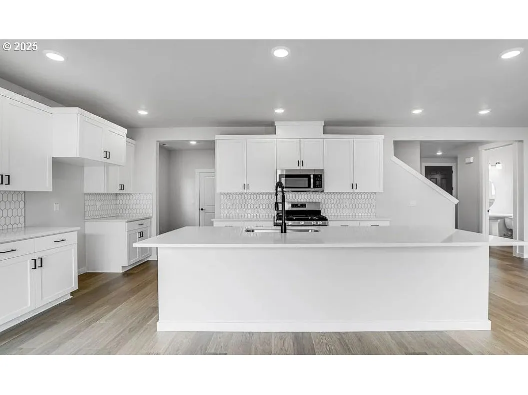 18910 SW Buckhorn Dr - Thumbnail 5