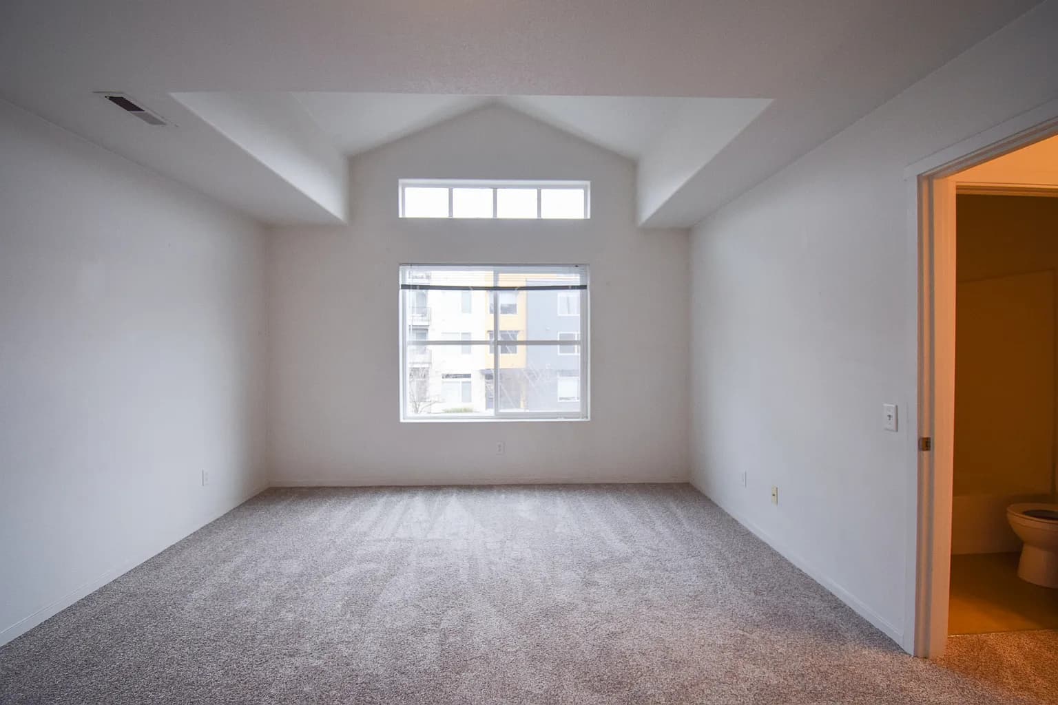 2304 NE Redelfs Way - Thumbnail 2