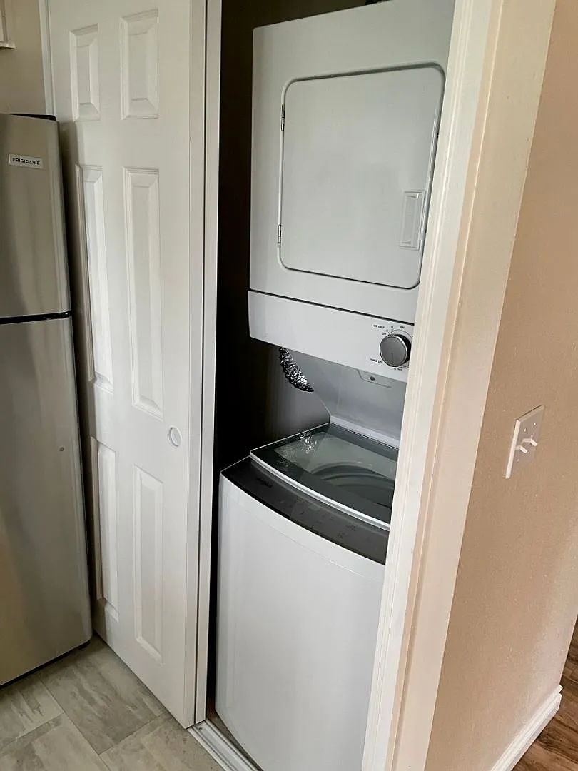 10735 SW 69th Ave APT 18 - Thumbnail 6