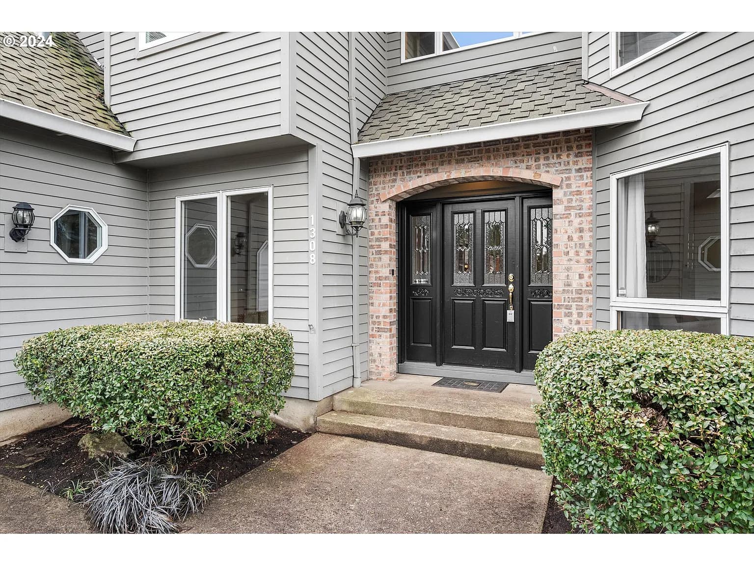 1308 Stonehaven Dr - Thumbnail 3