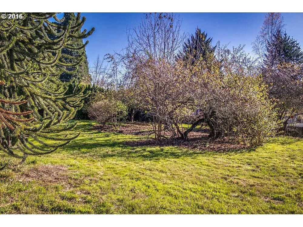 12130 SW Summer St - Thumbnail 3