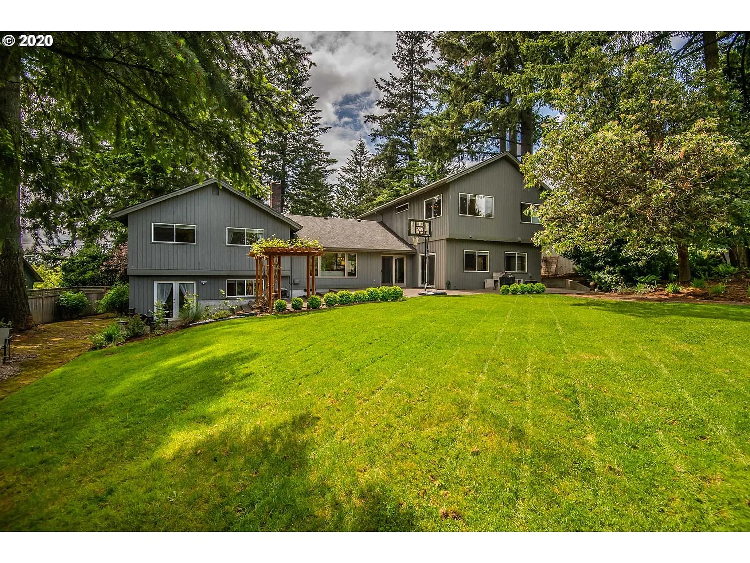 785 Marylhurst Dr - Thumbnail 3