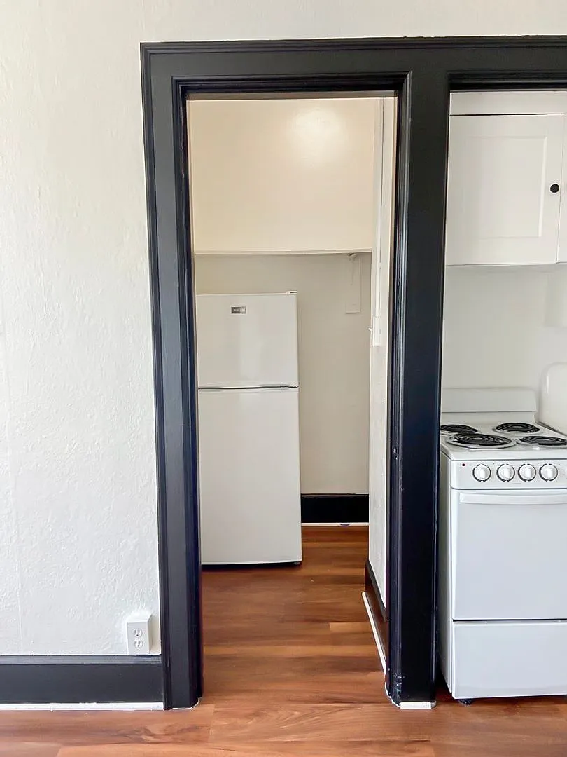 717 SE Morrison St APT 7 - Thumbnail 5