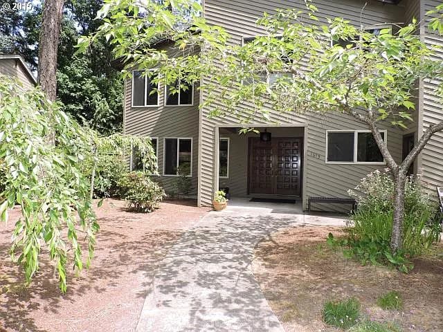 1615 SW Pheasant Dr - Thumbnail 2