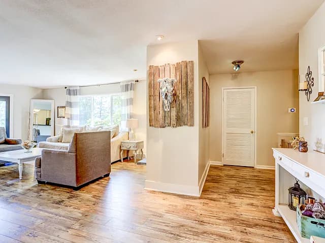 2194 Valley View Dr - Thumbnail 4