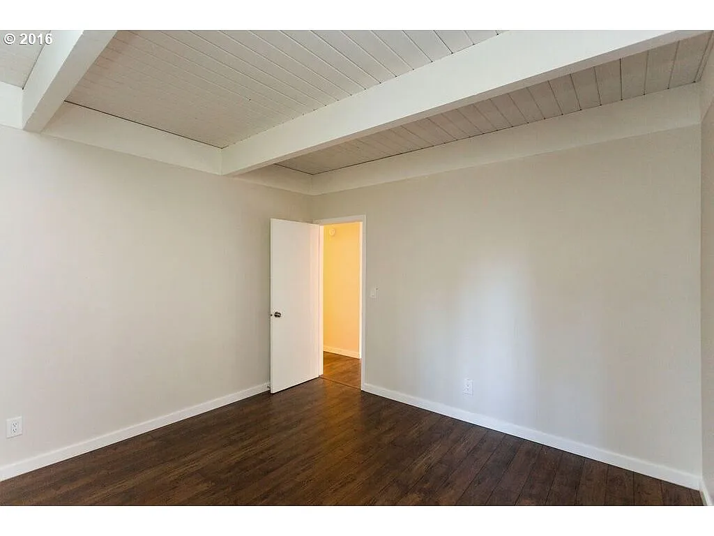 18135 SW Pheasant Ln - Thumbnail 4