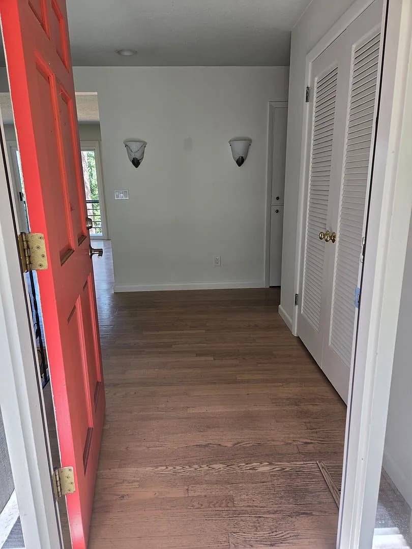 2422 Hillcrest Ct - Thumbnail 3