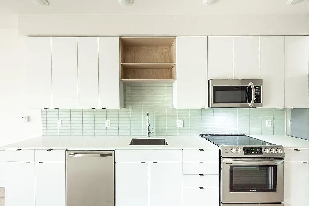 310 SE 12th Ave #111618133 - Thumbnail 2