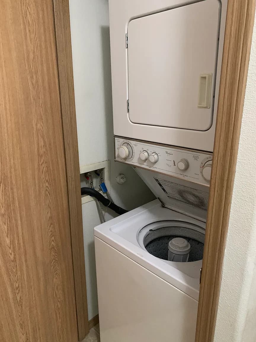 10610 E Burnside St APT 205 - Thumbnail 6