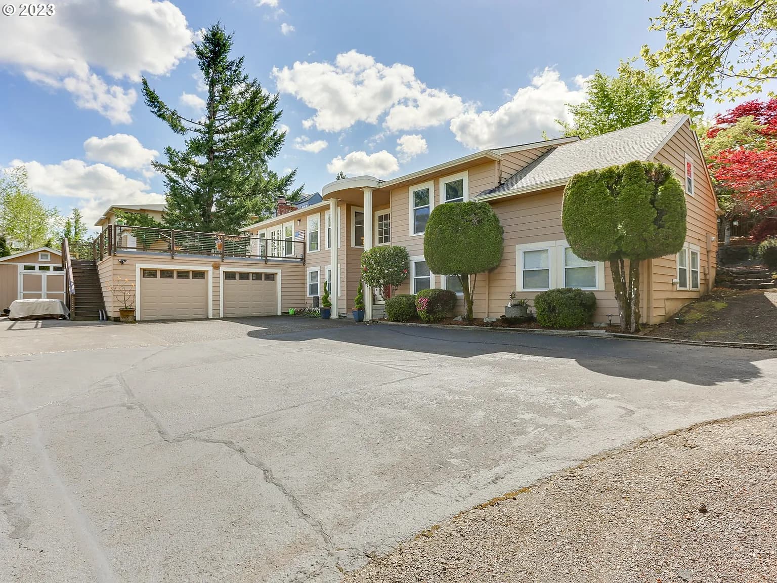 2140 Valley Ct - Thumbnail 2