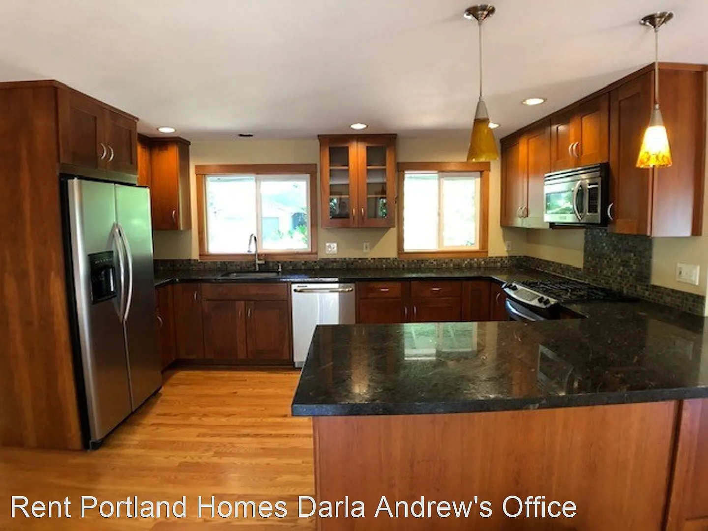 2433 Woodhill Ct - Thumbnail 3