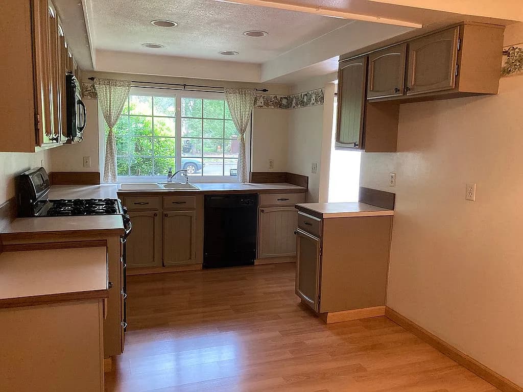 17940 Frances St - Thumbnail 4