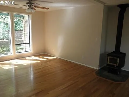 18490 Hillside Ct - Thumbnail 4