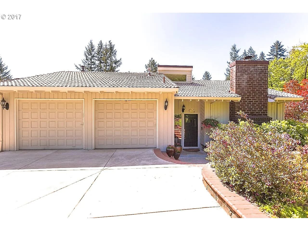 2248 Valley View Dr - Thumbnail 3