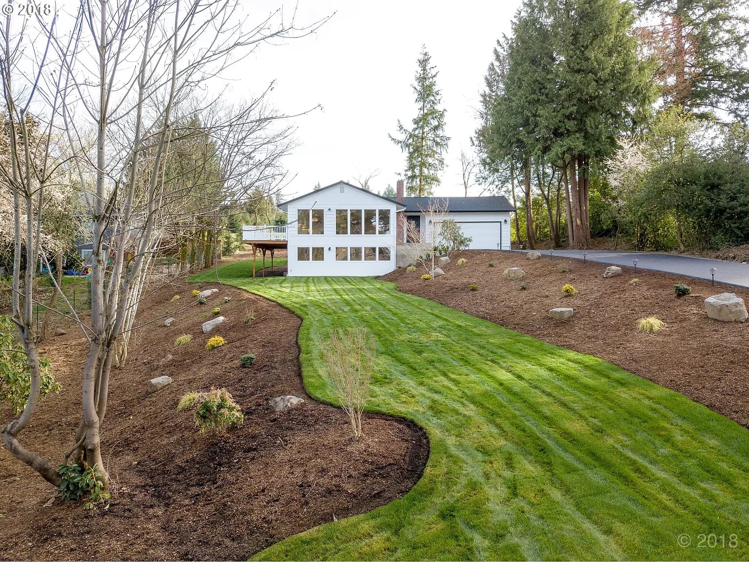 1782 Hillcrest Dr - Thumbnail 2