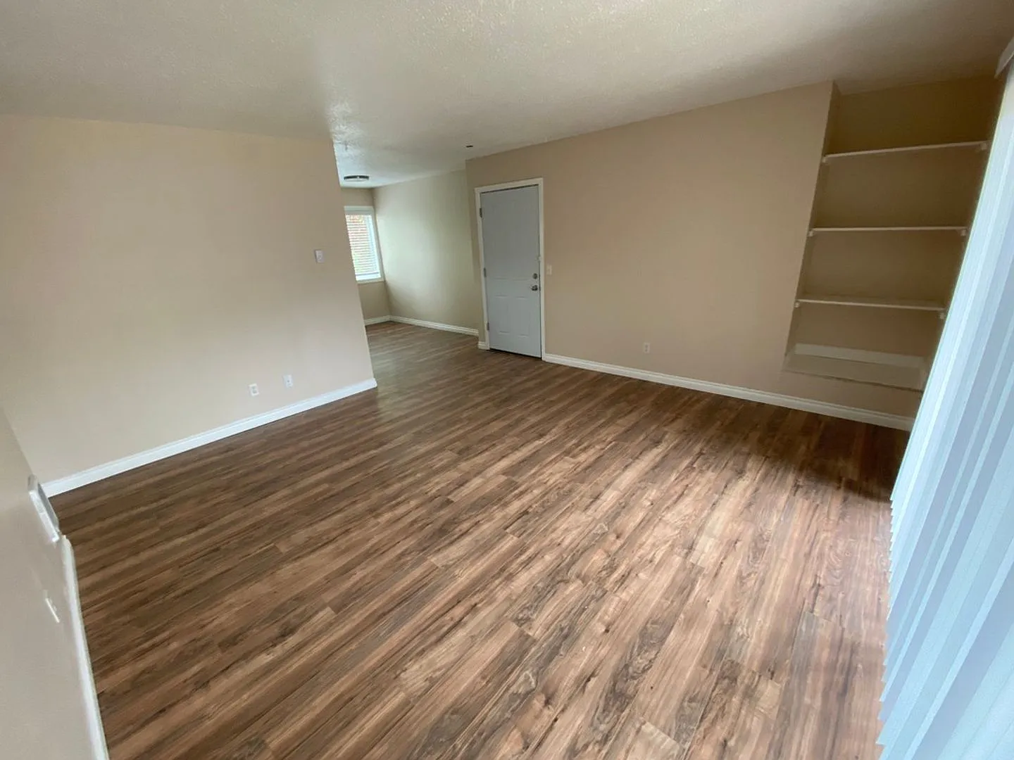10735 SW 69th Ave APT 18 - Thumbnail 2
