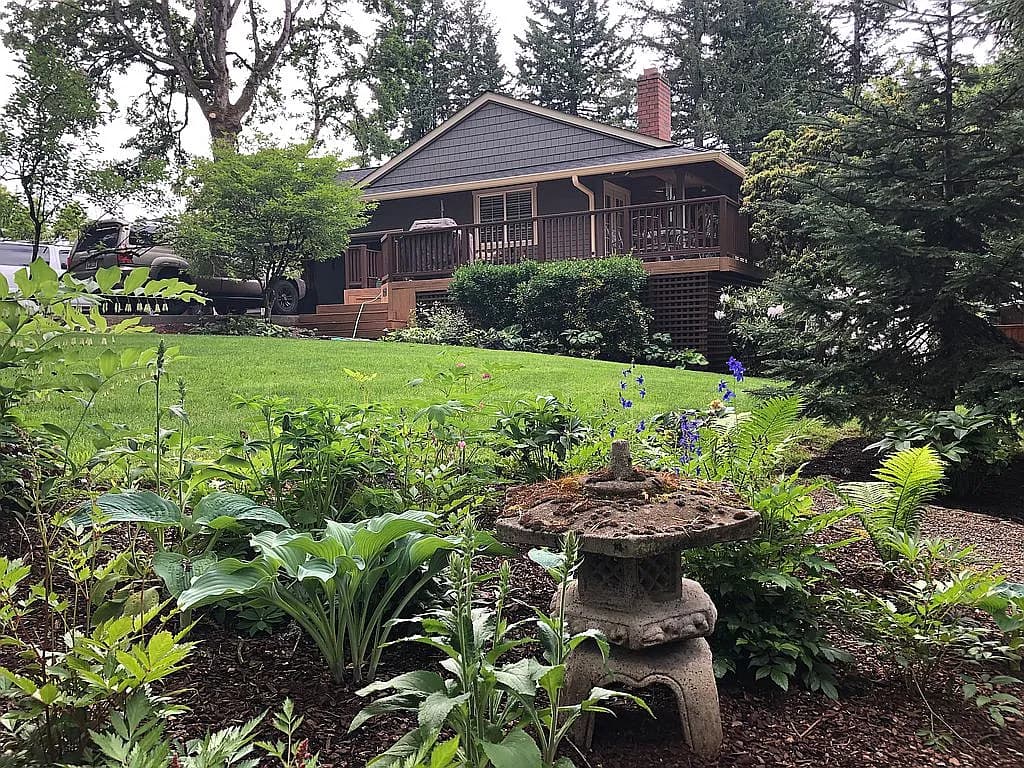 2095 Valley View Dr - Thumbnail 2